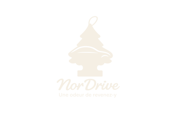 Logo NorDrive — sapin avec voiture, wordmark et tagline « Une odeur de revenez-y »